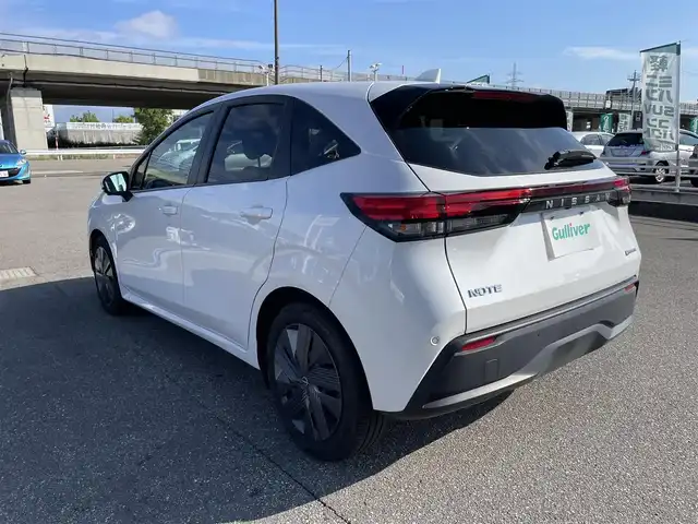 日産 ノート X 石川県 2023(令5)年 5.5万km ピュアホワイトパール プロパイロット/メーカー純正ナビ/フルセグTV/全方位カメラ/ETC/ドライブレコーダー/デジタルミラー/ブラインドスポットモニター/プロパイロット/エマージェンシーブレーキ/インテリキー/プッシュスタート/電動ミラー/保証書