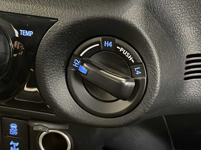 トヨタ ハイラックス Z 愛知県 2023(令5)年 1.5万km アティチュードブラックマイカ プリクラッシュセーフティーセンス/衝突被害軽減ブレーキ/7インチディスプレイオーディオ（ナビ無し）/レーダークルーズコントロール/Bluetooth/バックカメラ/コーナーセンサー/純正アルミホイール/4WD/LEDヘッドライト/ダウンヒルアシストコントロール/ステアリングスイッチ/スマートキー/プッシュスタート