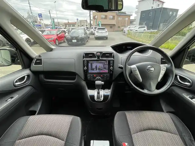 日産 セレナ HWS S HV Vセレ +SeftyⅡ 福岡県 2016(平28)年 9万km ダイヤモンドブラック フリップダウンモニター/純正8型ナビ（BLUETOOTH/フルセグ/iPod/DISC)/アラウンドビューモニター/バックカメラ/サイドカメラ/フロントカメラ/両側パワースライドドア/クルーズコントロール/LEDヘッドライト/オートライト/純正16インチAW/USB入力端子/アイドリングストップ/横滑り防止装置/コーナーセンサー/レーンキープアシスト/盗難防止装置/衝突軽減システム/スマートキー/ETC