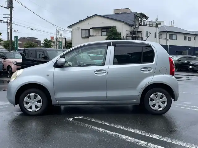 トヨタ パッソ X 静岡県 2018(平30)年 8.1万km ブライトシルバーM パワーステアリング/パワーウィンドウ/リモコンキー/マニュアルエアコン/バックカメラ/ＳＤナビ（ＣＤ．ワンセグ）/ＡＢＳ/Ｗエアバック