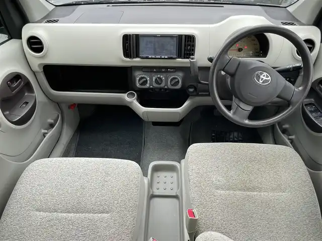 トヨタ パッソ X 静岡県 2018(平30)年 8.1万km ブライトシルバーM パワーステアリング/パワーウィンドウ/リモコンキー/マニュアルエアコン/バックカメラ/ＳＤナビ（ＣＤ．ワンセグ）/ＡＢＳ/Ｗエアバック
