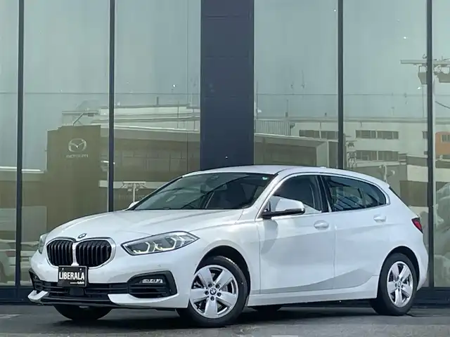 ＢＭＷ １１８ｉ プレイ 石川県 2020(令2)年 2.4万km ミネラルホワイト コンフォートアクセス/純正ナビ/Bluetooth/AppleCarplay/インナーミラー型ETC/ワイヤレスチャージャー/バックカメラ/パーキングアシスト/前後クリアランスソナー/ドアハンドル照明/アンビエントライト/アダプティブクルーズコントロール/フットテールゲートオープナー/電動メモリシート/インテリジェントセーフティ/ステアリングサポート/車線逸脱警告/プッシュスタート/スマートキー