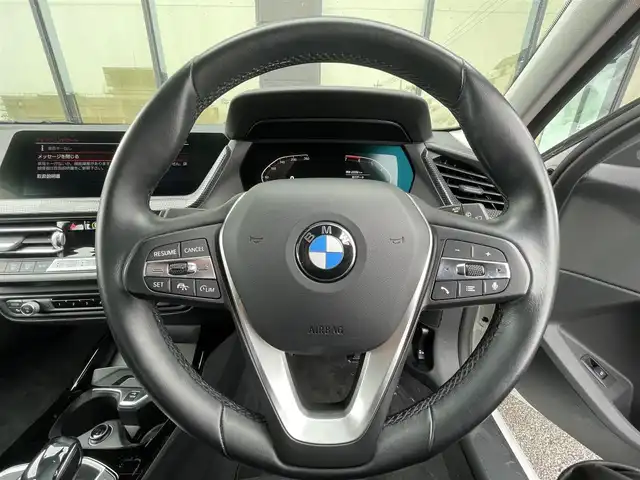 ＢＭＷ １１８ｉ プレイ 石川県 2020(令2)年 2.4万km ミネラルホワイト コンフォートアクセス/純正ナビ/Bluetooth/AppleCarplay/インナーミラー型ETC/ワイヤレスチャージャー/バックカメラ/パーキングアシスト/前後クリアランスソナー/ドアハンドル照明/アンビエントライト/アダプティブクルーズコントロール/フットテールゲートオープナー/電動メモリシート/インテリジェントセーフティ/ステアリングサポート/車線逸脱警告/プッシュスタート/スマートキー