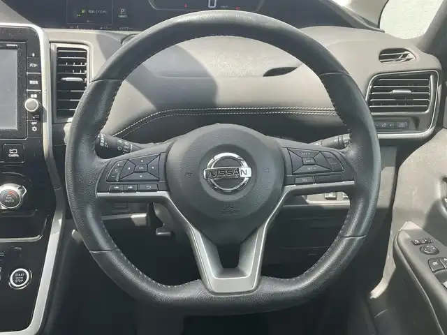 日産 セレナ ハイウェイスター 千葉県 2017(平29)年 6.2万km マルーンレッド 2トーン 衝突軽減ブレーキ/全方位カメラ/後席モニター/両側パワースライドドア/純正９インチＳＤナビ/フルセグＴＶ/ＥＴＣ/純正１６インチＡＷ/コーナーセンサー/ＬＥＤヘッドライト/オートライト