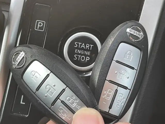 日産 セレナ ハイウェイスター 千葉県 2017(平29)年 6.2万km マルーンレッド 2トーン 衝突軽減ブレーキ/全方位カメラ/後席モニター/両側パワースライドドア/純正９インチＳＤナビ/フルセグＴＶ/ＥＴＣ/純正１６インチＡＷ/コーナーセンサー/ＬＥＤヘッドライト/オートライト