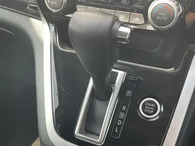 日産 セレナ ハイウェイスター 千葉県 2017(平29)年 6.2万km マルーンレッド 2トーン 衝突軽減ブレーキ/全方位カメラ/後席モニター/両側パワースライドドア/純正９インチＳＤナビ/フルセグＴＶ/ＥＴＣ/純正１６インチＡＷ/コーナーセンサー/ＬＥＤヘッドライト/オートライト