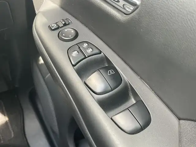 日産 セレナ ハイウェイスター 千葉県 2017(平29)年 6.2万km マルーンレッド 2トーン 衝突軽減ブレーキ/全方位カメラ/後席モニター/両側パワースライドドア/純正９インチＳＤナビ/フルセグＴＶ/ＥＴＣ/純正１６インチＡＷ/コーナーセンサー/ＬＥＤヘッドライト/オートライト