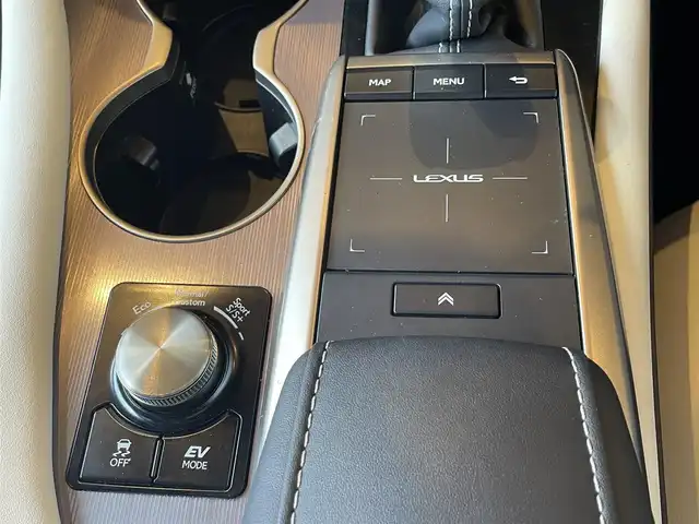 レクサス ＲＸ 450h Fスポーツ 高知県 2021(令3)年 3.9万km ホワイトノーヴァガラスフレーク LEXUS SAFETY SYSTEM +/ＬＫＡ（レーンキープアシスト）/ＢＳＭ（ブラインドスポットモニター）/純正ナビ/　【AM/FM/フルセグTV/CD/Blue tooth】/３６０°カメラ/　【フロント・サイド・バック】/黒/白ツートンレザーシート/D/N席パワーシート/ヒートヒータ＆エアーシート/ハンドルヒータ/ムーンルーフ/電動リアゲート/社外前後ドライブレコーダー