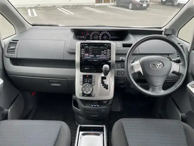 トヨタ ヴォクシー ZS 煌 宮崎県 2008(平20)年 6.9万km ホワイトパールクリスタルシャイン 純正ナビ/　(AM/FM/DVD/HDD/AUX/TV)/バックカメラ/両側パワースライドドア/オートライト/パドルシフト/プッシュスタート/ドライブレコーダー/AC100V/フォグランプ/電動格納ミラー/18インチ　アルミ/純正　16インチ　アルミ　スタッドレスタイヤ×4