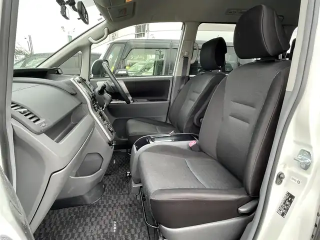 トヨタ ヴォクシー ZS 煌 宮崎県 2008(平20)年 6.9万km ホワイトパールクリスタルシャイン 純正ナビ/　(AM/FM/DVD/HDD/AUX/TV)/バックカメラ/両側パワースライドドア/オートライト/パドルシフト/プッシュスタート/ドライブレコーダー/AC100V/フォグランプ/電動格納ミラー/18インチ　アルミ/純正　16インチ　アルミ　スタッドレスタイヤ×4