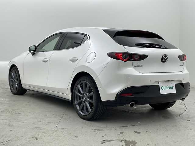 マツダ マツダ３ファストバック 15S ツーリング 宮城県 2020(令2)年 3.3万km スノーフレイクホワイトパールマイカ 禁煙車/360°ビュー・モニター＋ドライバー・モニタリング/i-ACTIVSENSE/・スマート・ブレーキ・サポート/・ブラインド・スポット・モニタリング/・ハイ・ビーム・コントロールシステム/・レーンキープ・アシスト・システム/・マツダ・レーダー・クルーズ・コントロール/・ヘッドアップディスプレイ/純正ナビ/・CD.DVD.SD.BT.USB.HDMI/フルセグTV/ビルトインETC/LEDヘッドライト/電動パーキングブレーキ/オートホールド機能/アイドリングストップ/横滑り防止装置/ステアリングスイッチ/プッシュスタート/スマートキー2個/純正18インチアルミホイール/純正フロアマット