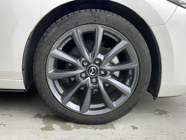 マツダ マツダ３ファストバック 15S ツーリング 宮城県 2020(令2)年 3.3万km スノーフレイクホワイトパールマイカ 禁煙車/360°ビュー・モニター＋ドライバー・モニタリング/i-ACTIVSENSE/・スマート・ブレーキ・サポート/・ブラインド・スポット・モニタリング/・ハイ・ビーム・コントロールシステム/・レーンキープ・アシスト・システム/・マツダ・レーダー・クルーズ・コントロール/・ヘッドアップディスプレイ/純正ナビ/・CD.DVD.SD.BT.USB.HDMI/フルセグTV/ビルトインETC/LEDヘッドライト/電動パーキングブレーキ/オートホールド機能/アイドリングストップ/横滑り防止装置/ステアリングスイッチ/プッシュスタート/スマートキー2個/純正18インチアルミホイール/純正フロアマット