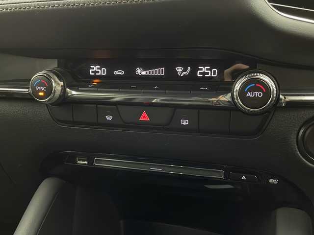 マツダ マツダ３ファストバック 15S ツーリング 宮城県 2020(令2)年 3.3万km スノーフレイクホワイトパールマイカ 禁煙車/360°ビュー・モニター＋ドライバー・モニタリング/i-ACTIVSENSE/・スマート・ブレーキ・サポート/・ブラインド・スポット・モニタリング/・ハイ・ビーム・コントロールシステム/・レーンキープ・アシスト・システム/・マツダ・レーダー・クルーズ・コントロール/・ヘッドアップディスプレイ/純正ナビ/・CD.DVD.SD.BT.USB.HDMI/フルセグTV/ビルトインETC/LEDヘッドライト/電動パーキングブレーキ/オートホールド機能/アイドリングストップ/横滑り防止装置/ステアリングスイッチ/プッシュスタート/スマートキー2個/純正18インチアルミホイール/純正フロアマット