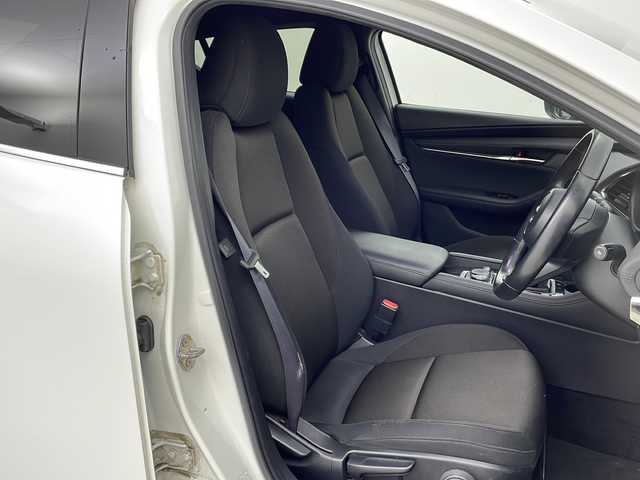 マツダ マツダ３ファストバック 15S ツーリング 宮城県 2020(令2)年 3.3万km スノーフレイクホワイトパールマイカ 禁煙車/360°ビュー・モニター＋ドライバー・モニタリング/i-ACTIVSENSE/・スマート・ブレーキ・サポート/・ブラインド・スポット・モニタリング/・ハイ・ビーム・コントロールシステム/・レーンキープ・アシスト・システム/・マツダ・レーダー・クルーズ・コントロール/・ヘッドアップディスプレイ/純正ナビ/・CD.DVD.SD.BT.USB.HDMI/フルセグTV/ビルトインETC/LEDヘッドライト/電動パーキングブレーキ/オートホールド機能/アイドリングストップ/横滑り防止装置/ステアリングスイッチ/プッシュスタート/スマートキー2個/純正18インチアルミホイール/純正フロアマット