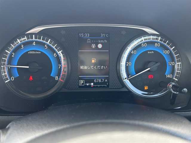 三菱 デリカミニ T プレミアム 熊本県 2023(令5)年 1.1万km グレー X42U17（チタニウムグレーメタリック/ブラックマイカ）/ワンオーナー/純正ディスプレイオーディオ/・AM/FM/USB/iPod/AUX/・AppleCarPlay/AndroidAuto/全周囲カメラ/・バック/サイド/フロント/三菱e-Assist/・衝突被害軽減ブレーキシステム/・標識認識システム/・速度標識認識システム/・車線逸脱警報システム/・車線逸脱防止支援機能/・先行車発進お知らせ機能/・ふらつき警報/MI-PILOT/・レーダークルーズコントロール/・車線維持支援機能/前後コーナーセンサー/インテリジェントルームミラー/革巻きステアリング/・ステアリングリモコン/・ステアリングヒーター/・パドルシフト/ハーフレザーシート/・D/N席シートヒーター/ETC/オートライト/・LEDライト/・フォグランプ/・ヘッドライトレベライザー/電動サイドブレーキ/・オートホールドボタン/電動格納ミラー/・ウィンカーミラー/ドアバイザー/純正アルミホイール/社外フロアマット/スマートキー/・スペアキー
