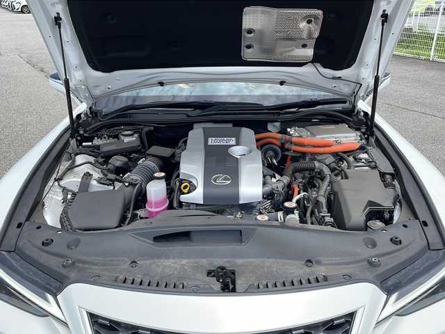 レクサス ＩＳ 300h バージョンL 富山県 2022(令4)年 2.4万km ソニッククォーツ 4WD/レクサスセーフティシステムプラス/衝突被害軽減ブレーキ/レーンキープアシスト/クリアランスソナー/レーダークルーズコントロール/ブラインドスポットモニター/パノラミックビューモニター/三眼LEDヘッドライト/純正メーカーナビ/フルセグ/Bluetooth/Miracast/レザーシート/シートベンチレーション/ETC2.0/AC100V/スペアキー