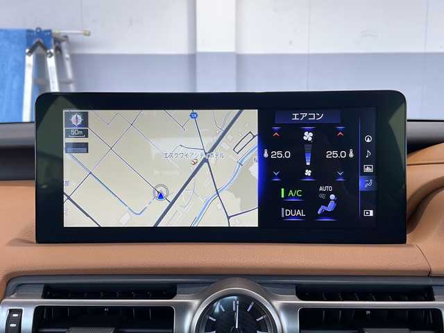 レクサス ＩＳ 300h バージョンL 富山県 2022(令4)年 2.4万km ソニッククォーツ 4WD/レクサスセーフティシステムプラス/衝突被害軽減ブレーキ/レーンキープアシスト/クリアランスソナー/レーダークルーズコントロール/ブラインドスポットモニター/パノラミックビューモニター/三眼LEDヘッドライト/純正メーカーナビ/フルセグ/Bluetooth/Miracast/レザーシート/シートベンチレーション/ETC2.0/AC100V/スペアキー