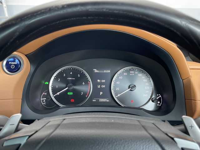レクサス ＩＳ 300h バージョンL 富山県 2022(令4)年 2.4万km ソニッククォーツ 4WD/レクサスセーフティシステムプラス/衝突被害軽減ブレーキ/レーンキープアシスト/クリアランスソナー/レーダークルーズコントロール/ブラインドスポットモニター/パノラミックビューモニター/三眼LEDヘッドライト/純正メーカーナビ/フルセグ/Bluetooth/Miracast/レザーシート/シートベンチレーション/ETC2.0/AC100V/スペアキー