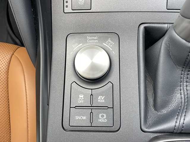 レクサス ＩＳ 300h バージョンL 富山県 2022(令4)年 2.4万km ソニッククォーツ 4WD/レクサスセーフティシステムプラス/衝突被害軽減ブレーキ/レーンキープアシスト/クリアランスソナー/レーダークルーズコントロール/ブラインドスポットモニター/パノラミックビューモニター/三眼LEDヘッドライト/純正メーカーナビ/フルセグ/Bluetooth/Miracast/レザーシート/シートベンチレーション/ETC2.0/AC100V/スペアキー