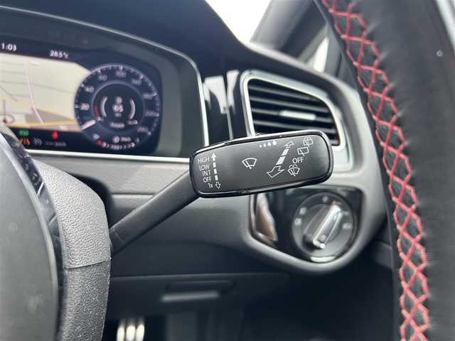 フォルクスワーゲン ゴルフ ＧＴＩ 埼玉県 2017(平29)年 8.5万km 白 純正ナビ/フルセグテレビ/BT接続/Applecarplay/バックカメラ/ETC/ACC/コーナーセンサー/純正AW/ドラレコ/BSM