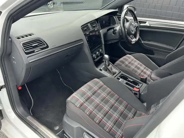 フォルクスワーゲン ゴルフ ＧＴＩ 埼玉県 2017(平29)年 8.5万km 白 純正ナビ/フルセグテレビ/BT接続/Applecarplay/バックカメラ/ETC/ACC/コーナーセンサー/純正AW/ドラレコ/BSM
