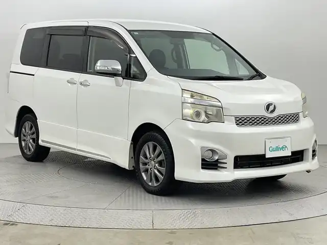 トヨタ ヴォクシー ZS 煌Z 新潟県 2013(平25)年 7.3万km ホワイトパールクリスタルシャイン ４WD/ワンオーナー/純正SDナビ/　　CD/DVD/AM/FM/フルセグ/BT/バックモニター/両側パワースライドドア/純正15インチアルミホイール付/パドルシフト/リアオートエアコン/センターデフロック/フロアマット/ドアバイザー/電動格納ミラー/ステアリングスイッチ/スペアキー/スマートキー