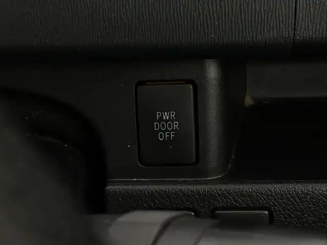 トヨタ ヴォクシー ZS 煌Z 新潟県 2013(平25)年 7.3万km ホワイトパールクリスタルシャイン ４WD/ワンオーナー/純正SDナビ/　　CD/DVD/AM/FM/フルセグ/BT/バックモニター/両側パワースライドドア/純正15インチアルミホイール付/パドルシフト/リアオートエアコン/センターデフロック/フロアマット/ドアバイザー/電動格納ミラー/ステアリングスイッチ/スペアキー/スマートキー