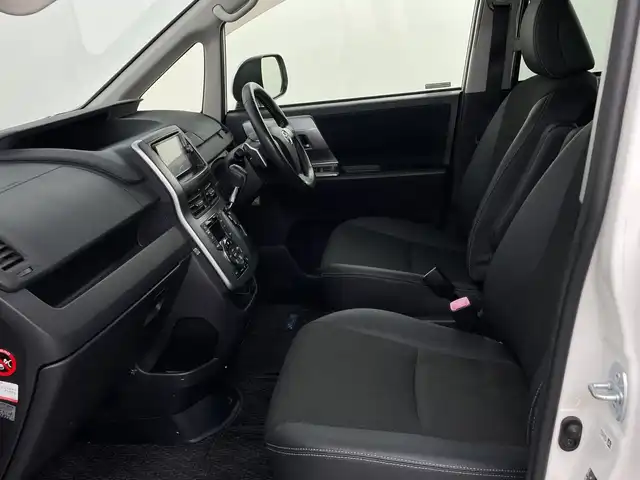 トヨタ ヴォクシー ZS 煌Z 新潟県 2013(平25)年 7.3万km ホワイトパールクリスタルシャイン ４WD/ワンオーナー/純正SDナビ/　　CD/DVD/AM/FM/フルセグ/BT/バックモニター/両側パワースライドドア/純正15インチアルミホイール付/パドルシフト/リアオートエアコン/センターデフロック/フロアマット/ドアバイザー/電動格納ミラー/ステアリングスイッチ/スペアキー/スマートキー