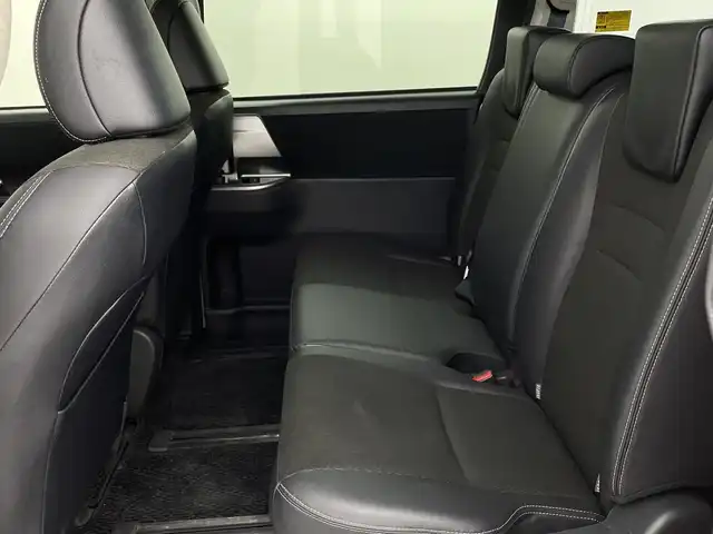トヨタ ヴォクシー ZS 煌Z 新潟県 2013(平25)年 7.3万km ホワイトパールクリスタルシャイン ４WD/ワンオーナー/純正SDナビ/　　CD/DVD/AM/FM/フルセグ/BT/バックモニター/両側パワースライドドア/純正15インチアルミホイール付/パドルシフト/リアオートエアコン/センターデフロック/フロアマット/ドアバイザー/電動格納ミラー/ステアリングスイッチ/スペアキー/スマートキー