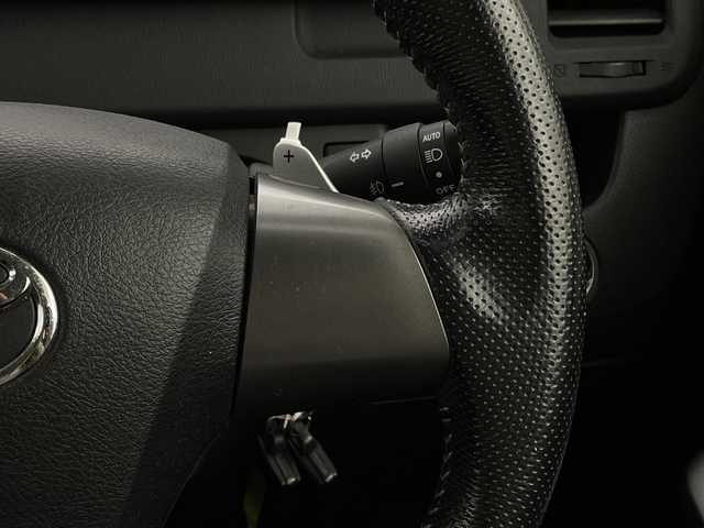 トヨタ ヴォクシー ZS 煌Z 新潟県 2013(平25)年 7.3万km ホワイトパールクリスタルシャイン ４WD/ワンオーナー/純正SDナビ/　　CD/DVD/AM/FM/フルセグ/BT/バックモニター/両側パワースライドドア/純正15インチアルミホイール付/パドルシフト/リアオートエアコン/センターデフロック/フロアマット/ドアバイザー/電動格納ミラー/ステアリングスイッチ/スペアキー/スマートキー