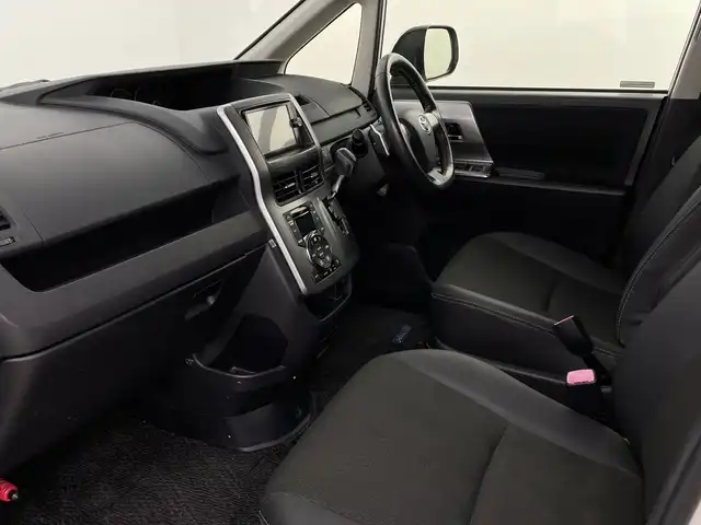 トヨタ ヴォクシー ZS 煌Z 新潟県 2013(平25)年 7.3万km ホワイトパールクリスタルシャイン ４WD/ワンオーナー/純正SDナビ/　　CD/DVD/AM/FM/フルセグ/BT/バックモニター/両側パワースライドドア/純正15インチアルミホイール付/パドルシフト/リアオートエアコン/センターデフロック/フロアマット/ドアバイザー/電動格納ミラー/ステアリングスイッチ/スペアキー/スマートキー