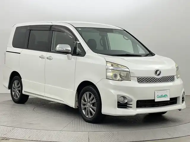 トヨタ ヴォクシー ZS 煌Z 新潟県 2013(平25)年 7.3万km ホワイトパールクリスタルシャイン ４WD/ワンオーナー/純正SDナビ/　　CD/DVD/AM/FM/フルセグ/BT/バックモニター/両側パワースライドドア/純正15インチアルミホイール付/パドルシフト/リアオートエアコン/センターデフロック/フロアマット/ドアバイザー/電動格納ミラー/ステアリングスイッチ/スペアキー/スマートキー