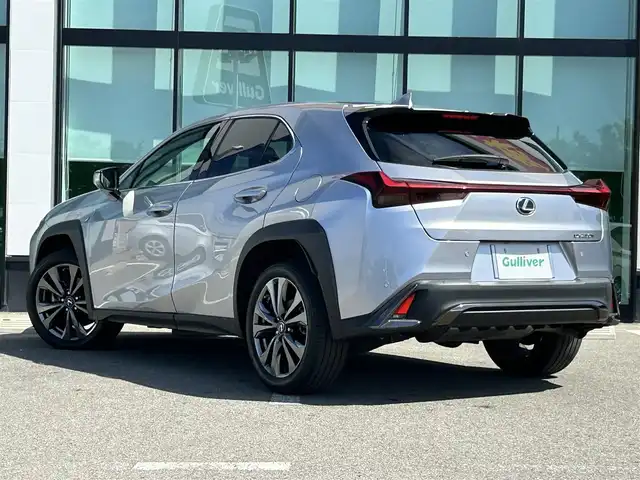 レクサス ＵＸ 250h Fスポーツ 和歌山県 2022(令4)年 3.8万km シルバー 後期型/純正12.3インチナビ/全方位カメラ/フルセグTV/衝突軽減ブレーキ/ブラインドスポットモニター/レーンキープアシスト/レーダークルコン/前後コーナーセンサー/オートライト/前後ドラレコ/ETC2.0 /ヘッドアップディスプレイ/レザーシート/シートヒーター/パワーシート/電動リアゲート/LEDヘッドライト/フォグランプ