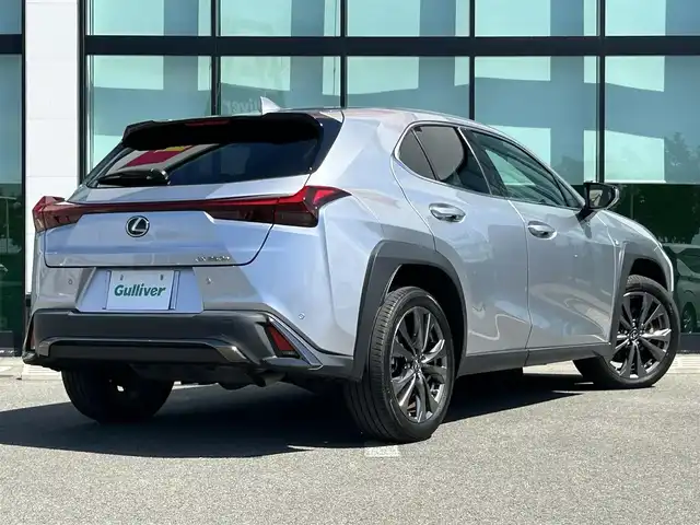 レクサス ＵＸ 250h Fスポーツ 和歌山県 2022(令4)年 3.8万km シルバー 後期型/純正12.3インチナビ/全方位カメラ/フルセグTV/衝突軽減ブレーキ/ブラインドスポットモニター/レーンキープアシスト/レーダークルコン/前後コーナーセンサー/オートライト/前後ドラレコ/ETC2.0 /ヘッドアップディスプレイ/レザーシート/シートヒーター/パワーシート/電動リアゲート/LEDヘッドライト/フォグランプ