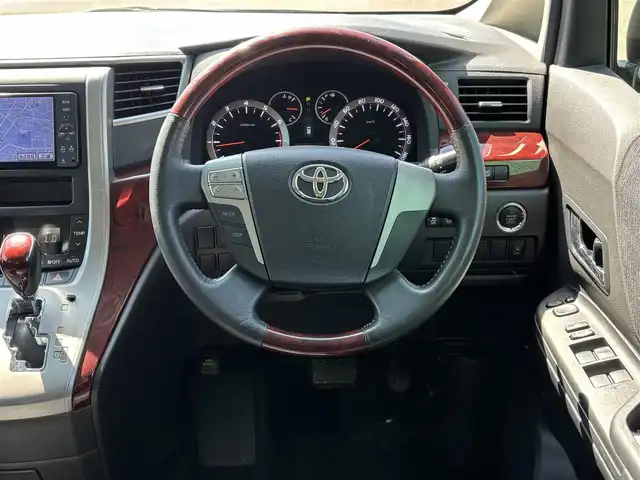 トヨタ アルファード 240S 福岡県 2011(平23)年 6.8万km ホワイトパールクリスタルシャイン プッシュスタートボタン/スマートキー/HDDナビ/Bluetoothオーディオ/ETC/フルセグTV/バックカメラ/前後コーナーセンサー/純正アルミホイール/純正フロアマット/LEDヘッドライト