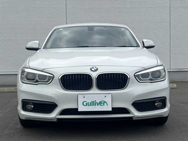 ＢＭＷ １１８ｉ セレブレーションEDマイスタイル 秋田県 2016(平28)年 8.7万km ミネラルホワイト 純正ナビ/衝突軽減システム/ツインパワーターボ/純正アルミ/バックカメラ/スマートキー/LEDヘッドライト/MTモード付AT/ドライブレコーダー/コーナーセンサー/プッシュスタート/アイドリングストップ/ステアリングスイッチ/オートライト/オートエアコン/パワーウィンドウ/パワーステアリング/横滑り防止/電動格納ウィンカーミラー/保証書/取扱説明書/記録簿