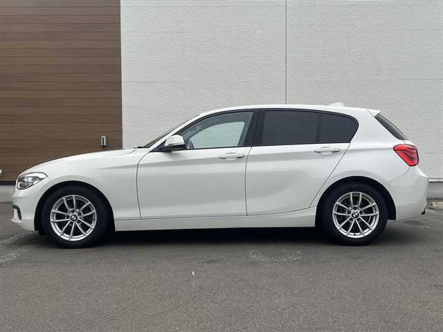 ＢＭＷ １１８ｉ セレブレーションEDマイスタイル 秋田県 2016(平28)年 8.7万km ミネラルホワイト 純正ナビ/衝突軽減システム/ツインパワーターボ/純正アルミ/バックカメラ/スマートキー/LEDヘッドライト/MTモード付AT/ドライブレコーダー/コーナーセンサー/プッシュスタート/アイドリングストップ/ステアリングスイッチ/オートライト/オートエアコン/パワーウィンドウ/パワーステアリング/横滑り防止/電動格納ウィンカーミラー/保証書/取扱説明書/記録簿
