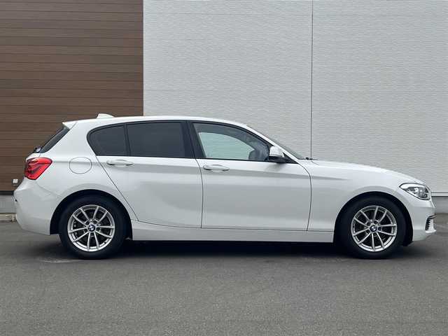 ＢＭＷ １１８ｉ セレブレーションEDマイスタイル 秋田県 2016(平28)年 8.7万km ミネラルホワイト 純正ナビ/衝突軽減システム/ツインパワーターボ/純正アルミ/バックカメラ/スマートキー/LEDヘッドライト/MTモード付AT/ドライブレコーダー/コーナーセンサー/プッシュスタート/アイドリングストップ/ステアリングスイッチ/オートライト/オートエアコン/パワーウィンドウ/パワーステアリング/横滑り防止/電動格納ウィンカーミラー/保証書/取扱説明書/記録簿