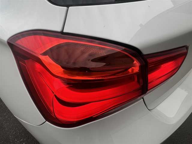 ＢＭＷ １１８ｉ セレブレーションEDマイスタイル 秋田県 2016(平28)年 8.7万km ミネラルホワイト 純正ナビ/衝突軽減システム/ツインパワーターボ/純正アルミ/バックカメラ/スマートキー/LEDヘッドライト/MTモード付AT/ドライブレコーダー/コーナーセンサー/プッシュスタート/アイドリングストップ/ステアリングスイッチ/オートライト/オートエアコン/パワーウィンドウ/パワーステアリング/横滑り防止/電動格納ウィンカーミラー/保証書/取扱説明書/記録簿