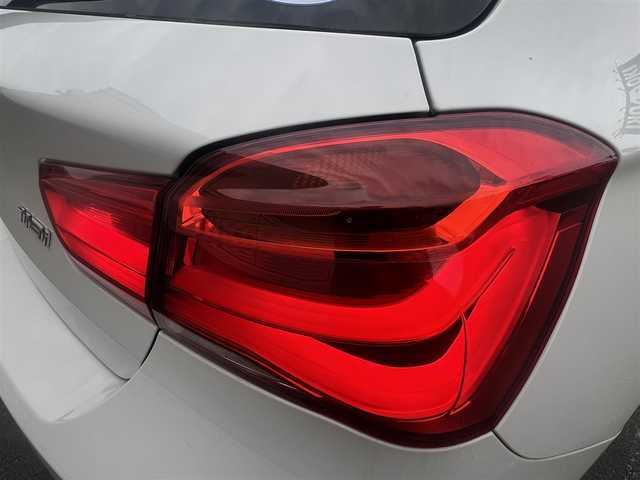 ＢＭＷ １１８ｉ セレブレーションEDマイスタイル 秋田県 2016(平28)年 8.7万km ミネラルホワイト 純正ナビ/衝突軽減システム/ツインパワーターボ/純正アルミ/バックカメラ/スマートキー/LEDヘッドライト/MTモード付AT/ドライブレコーダー/コーナーセンサー/プッシュスタート/アイドリングストップ/ステアリングスイッチ/オートライト/オートエアコン/パワーウィンドウ/パワーステアリング/横滑り防止/電動格納ウィンカーミラー/保証書/取扱説明書/記録簿