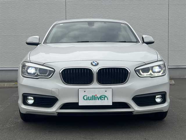 ＢＭＷ １１８ｉ セレブレーションEDマイスタイル 秋田県 2016(平28)年 8.7万km ミネラルホワイト 純正ナビ/衝突軽減システム/ツインパワーターボ/純正アルミ/バックカメラ/スマートキー/LEDヘッドライト/MTモード付AT/ドライブレコーダー/コーナーセンサー/プッシュスタート/アイドリングストップ/ステアリングスイッチ/オートライト/オートエアコン/パワーウィンドウ/パワーステアリング/横滑り防止/電動格納ウィンカーミラー/保証書/取扱説明書/記録簿