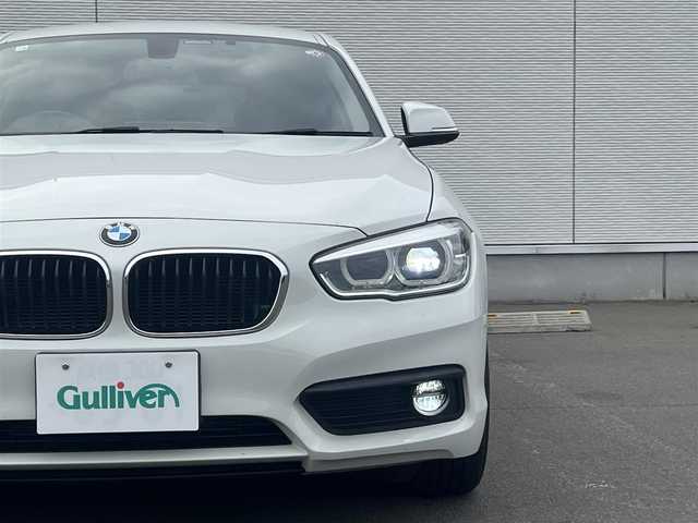 ＢＭＷ １１８ｉ セレブレーションEDマイスタイル 秋田県 2016(平28)年 8.7万km ミネラルホワイト 純正ナビ/衝突軽減システム/ツインパワーターボ/純正アルミ/バックカメラ/スマートキー/LEDヘッドライト/MTモード付AT/ドライブレコーダー/コーナーセンサー/プッシュスタート/アイドリングストップ/ステアリングスイッチ/オートライト/オートエアコン/パワーウィンドウ/パワーステアリング/横滑り防止/電動格納ウィンカーミラー/保証書/取扱説明書/記録簿