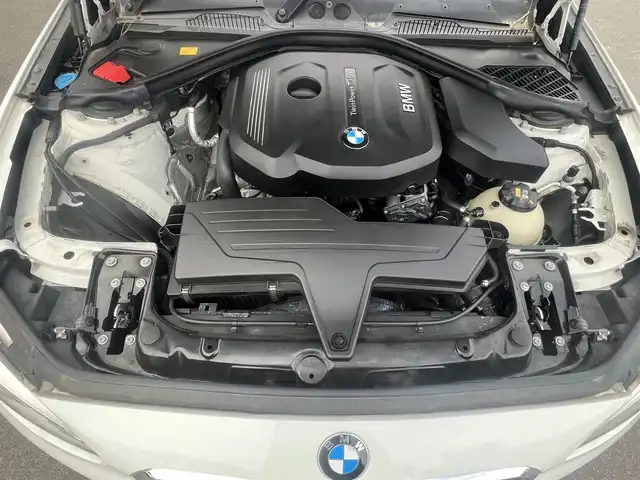 ＢＭＷ １１８ｉ セレブレーションEDマイスタイル 秋田県 2016(平28)年 8.7万km ミネラルホワイト 純正ナビ/衝突軽減システム/ツインパワーターボ/純正アルミ/バックカメラ/スマートキー/LEDヘッドライト/MTモード付AT/ドライブレコーダー/コーナーセンサー/プッシュスタート/アイドリングストップ/ステアリングスイッチ/オートライト/オートエアコン/パワーウィンドウ/パワーステアリング/横滑り防止/電動格納ウィンカーミラー/保証書/取扱説明書/記録簿