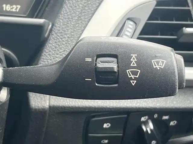 ＢＭＷ １１８ｉ セレブレーションEDマイスタイル 秋田県 2016(平28)年 8.7万km ミネラルホワイト 純正ナビ/衝突軽減システム/ツインパワーターボ/純正アルミ/バックカメラ/スマートキー/LEDヘッドライト/MTモード付AT/ドライブレコーダー/コーナーセンサー/プッシュスタート/アイドリングストップ/ステアリングスイッチ/オートライト/オートエアコン/パワーウィンドウ/パワーステアリング/横滑り防止/電動格納ウィンカーミラー/保証書/取扱説明書/記録簿