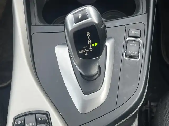 ＢＭＷ １１８ｉ セレブレーションEDマイスタイル 秋田県 2016(平28)年 8.7万km ミネラルホワイト 純正ナビ/衝突軽減システム/ツインパワーターボ/純正アルミ/バックカメラ/スマートキー/LEDヘッドライト/MTモード付AT/ドライブレコーダー/コーナーセンサー/プッシュスタート/アイドリングストップ/ステアリングスイッチ/オートライト/オートエアコン/パワーウィンドウ/パワーステアリング/横滑り防止/電動格納ウィンカーミラー/保証書/取扱説明書/記録簿