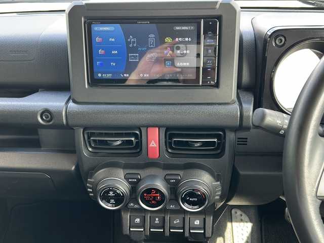 スズキ ジムニー XC 鹿児島県 2020(令2)年 7.5万km ジャングルグリーン 社外ナビ/（フルセグテレビ/Bluetooth/CD/DVD/HDMI/USB）/スズキセーフティサポート/-デュアルセンサーブレーキサポート/-誤発進抑制機能/-車線逸脱警報機能/-ふらつき警報機能/-先行車発信お知らせ機能/ヒルディセントコントロール/前席シートヒーター/ETC/クルーズコントロール/純正16インチアルミホイール/純正フロアマット/LEDヘッドライト/プッシュスタート