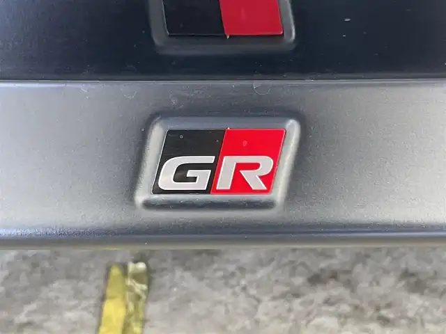 トヨタ ハリアー ハイブリッド Z レザーパッケージ 岡山県 2020(令2)年 5.4万km ホワイトパールクリスタルシャイン ＧＲエアロ（F/S/R)/ＧＲ２０インチAW(245/45R20)/ＪＢＬプレミアムサウンド/TRDマフラー/スターターリモコン（取扱説明書付き）/純正１２．３インチディスプレイオーディオ/【ナビ/Bluetooth/フルセグTV/Carplay/AUX/USB】/ブラックレザーシート/プリクラッシュセーフティ/パノラミックビューモニター/ビルトインＥＴＣ２．０/オートハイビーム/ＬＥＤヘッドライト/前席シートヒーター/前席エアシート/ステアリングヒーター/前席パワーシート/シートメモリー/社外20インチアルミホイール/純正フロアマット/コーナーセンサー（前後）/スマートキー×２/新車保証書/取扱説明書