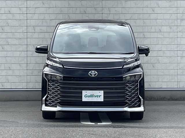 トヨタ ヴォクシー S－G 福岡県 2025(令7)年 0.1万km未満 アティチュードブラックマイカ 10.5型ナビゲーション（CD/DVD/フルセグ/BT)バックモニタートヨタセーフティセンスコーナーセンサー両側パワースライドドアレーダークルーズコントロールETC2.0ブレーキホールドUSBHDMI純正LED純正アルミホイールプッシュスタートスマートキー