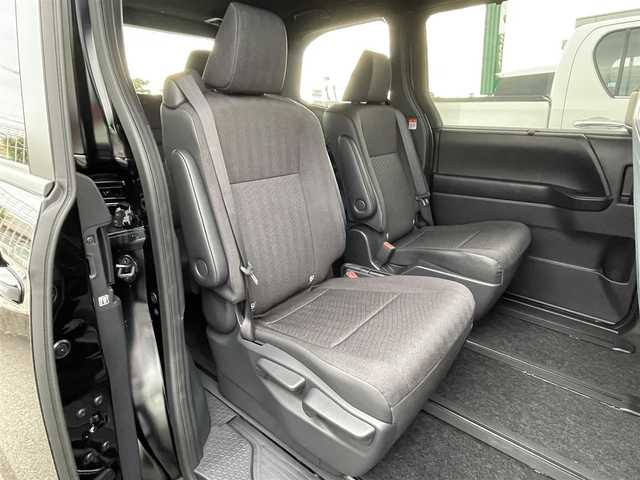 トヨタ ヴォクシー S－G 福岡県 2025(令7)年 0.1万km未満 アティチュードブラックマイカ 10.5型ナビゲーション（CD/DVD/フルセグ/BT)バックモニタートヨタセーフティセンスコーナーセンサー両側パワースライドドアレーダークルーズコントロールETC2.0ブレーキホールドUSBHDMI純正LED純正アルミホイールプッシュスタートスマートキー