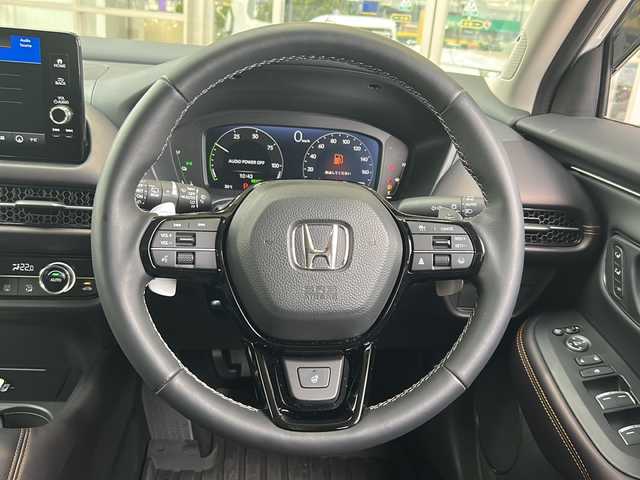 ホンダ ＺＲ－Ｖ ハイブリッド e:HEV Z 静岡県 2024(令6)年 0.4万km プラチナホワイトパール 純正メモリナビ/・フルセグＴＶ/・Bluetooth/・USB/・AM/・FM/主要装備/・BOSEプレミアムサウンド/・ワイヤレス充電/・衝突軽減/・レーンキープ/・追従クルコン/・コーナーセンサー前/・全方位カメラ/・BSM/・電動リアゲート/・レザーシート/・シートヒーター/・ハンドルヒーター/・ETC2.0/・ドラレコ/・パドルシフト/・LEDヘッドライト/・オートハイビーム
